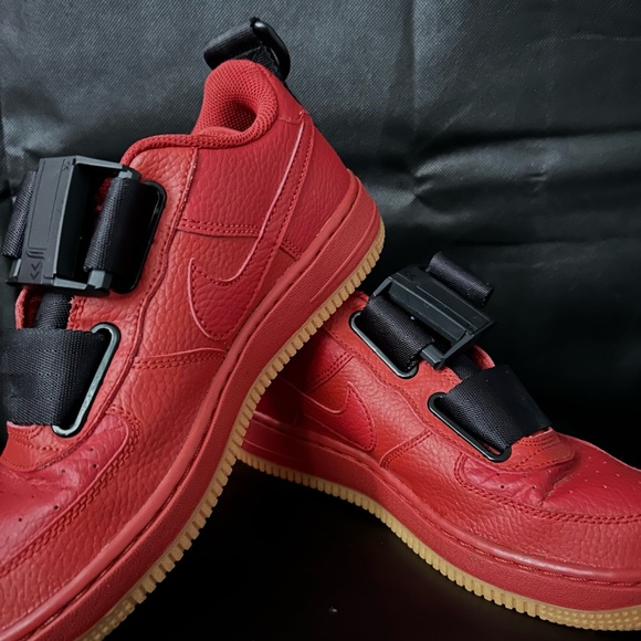 Nike Air Force 1 Utility Gs Dune Red-Black - Picture 1 of 7
